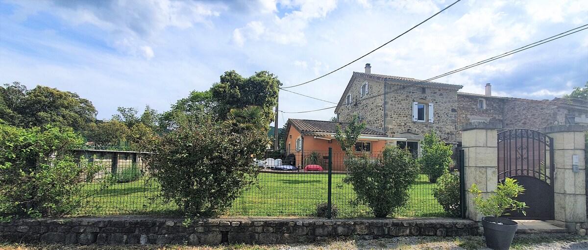 Gîte 8 pers, piscine, grande terrasse, barbecue