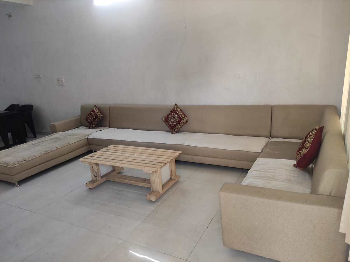 Spacious AC Room Available In a Villa for Rent