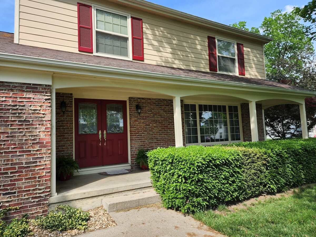 Beautiful 4-bedroom half a block from downtown