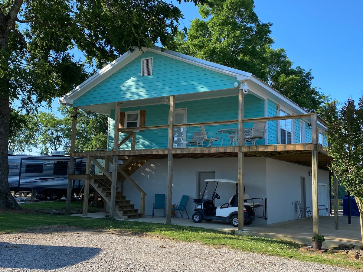 “The Bill Dance” House on the Tennessee River.