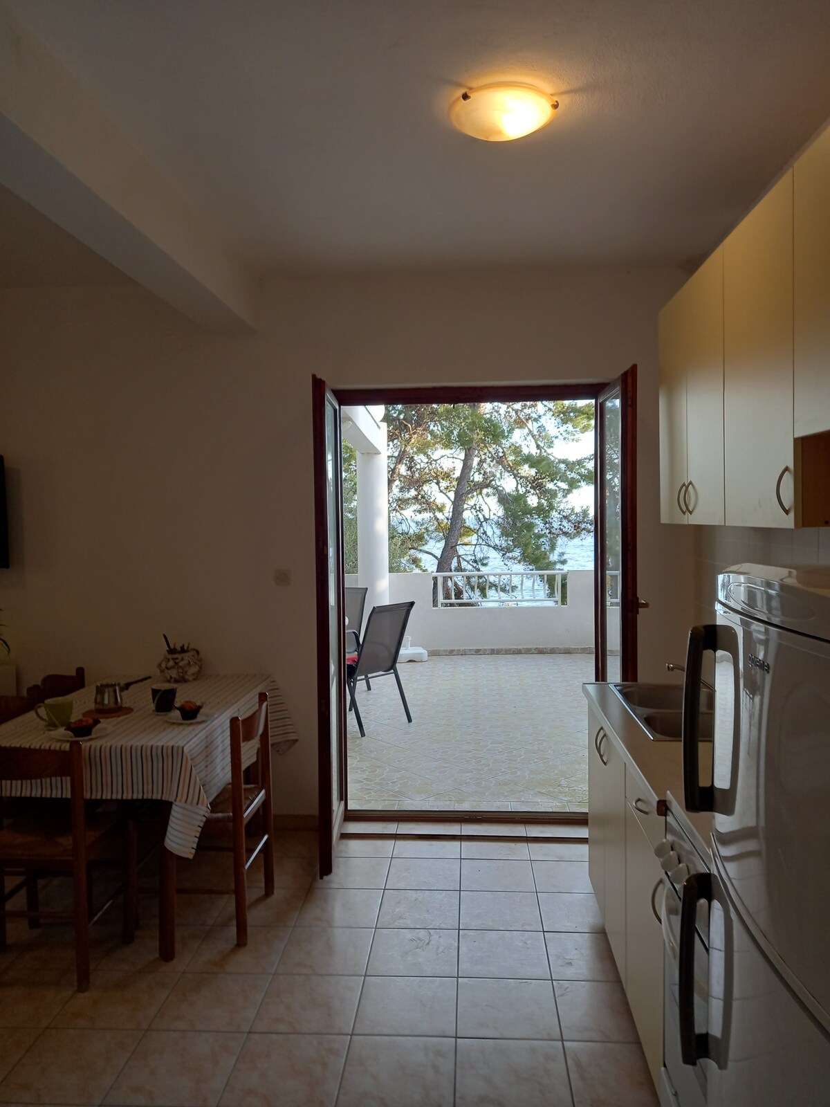 Huge apartment in "Ivan Dolac" next to the sea!