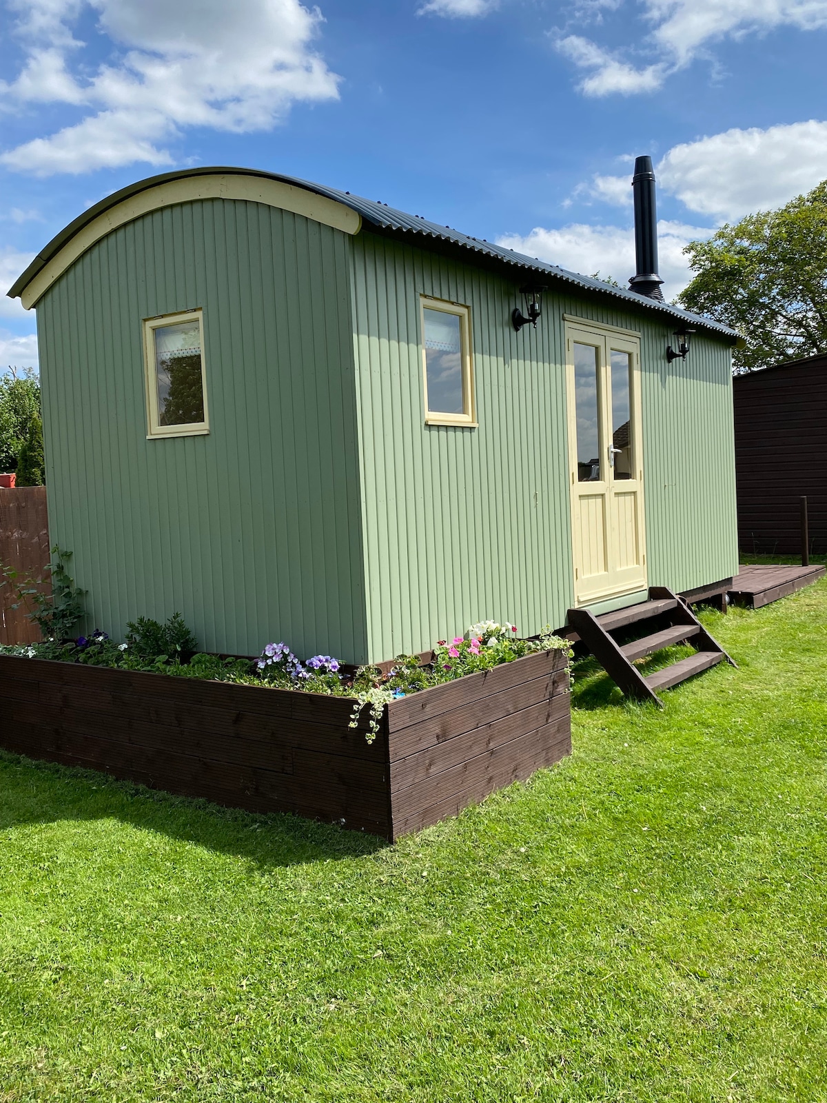 Delightful 1 Bedroom/En-suite Shepherd Hut