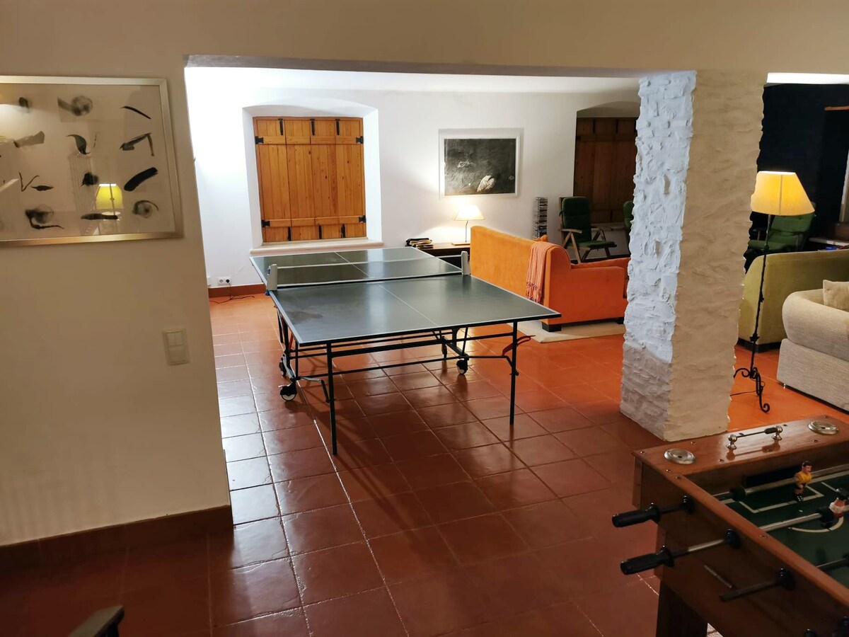 7-Bedroom Vacation Home w/ Pool & Padel, max 18pax