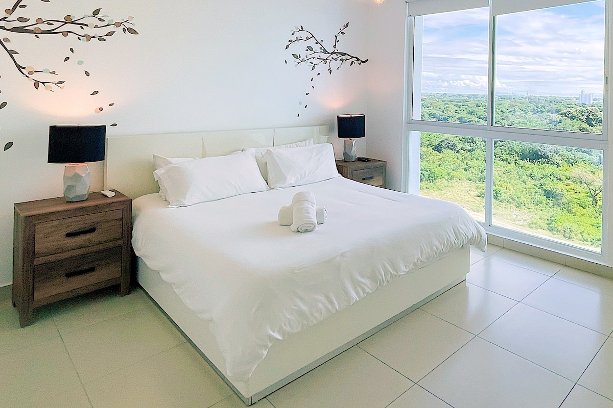 Stylish | Ocean View Balcony | King Bed | Sleeps 8