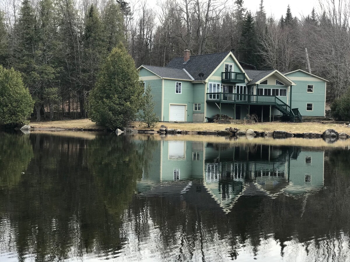 Lakeside Loon Lodge