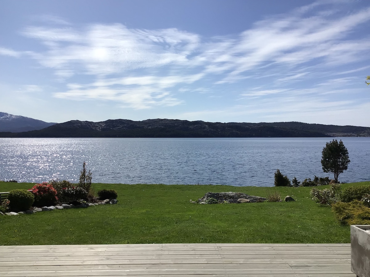 Tomannsbolig ved Solheimsfjorden i Florø