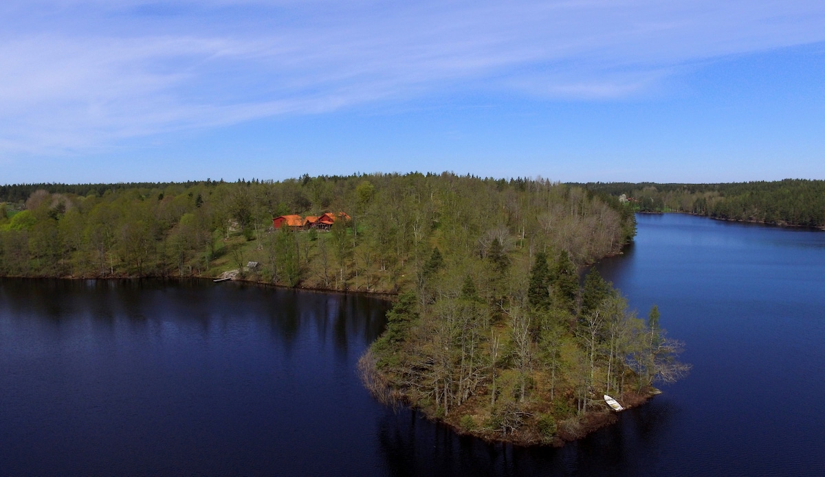 Loft with a view over own lake