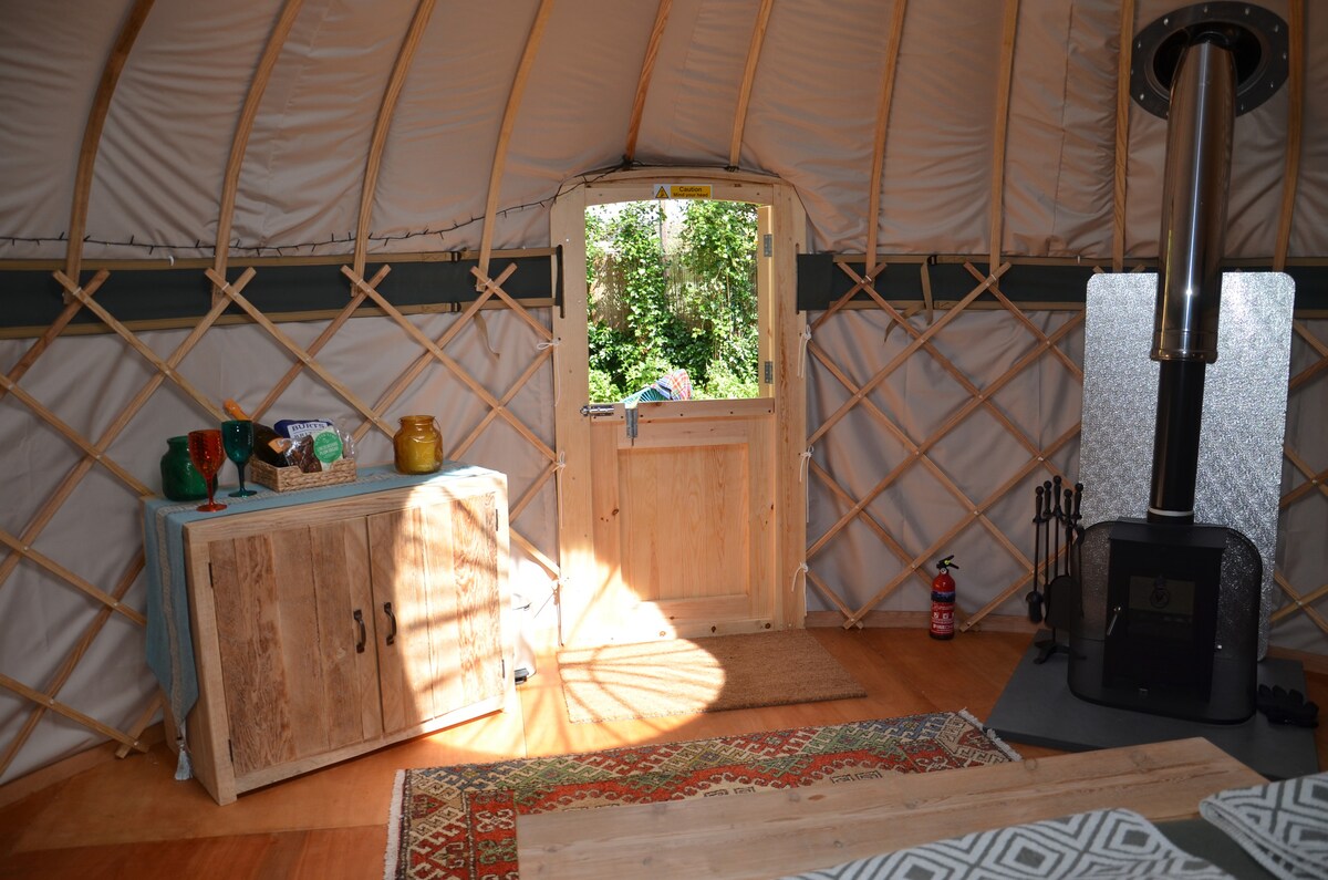 Walnut Yurt Glampsite with Private Hot Tub