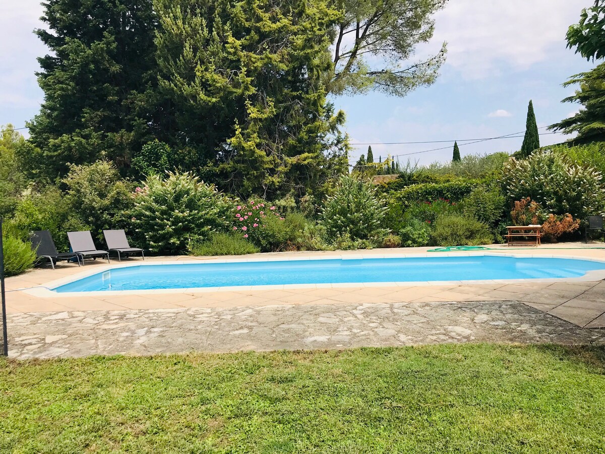 Belle villa avec piscine  proche d'Aix-en-Provence