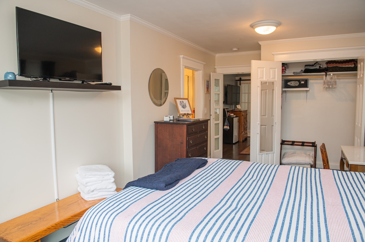 Nautical Nook- 1st Floor - Private 1 Bedroom Suite