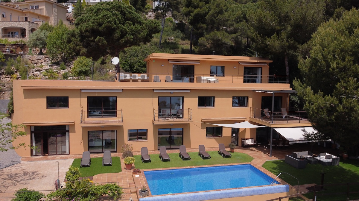 VILLA LA CALA with swimming pool & sea view