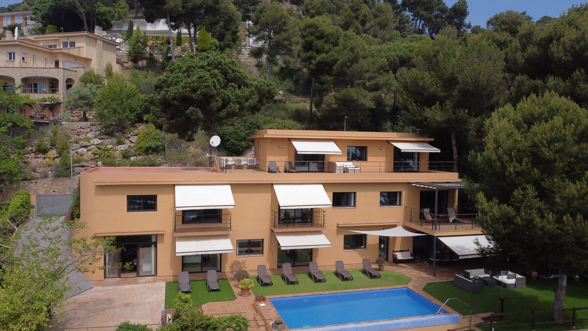 VILLA LA CALA with swimming pool & sea view