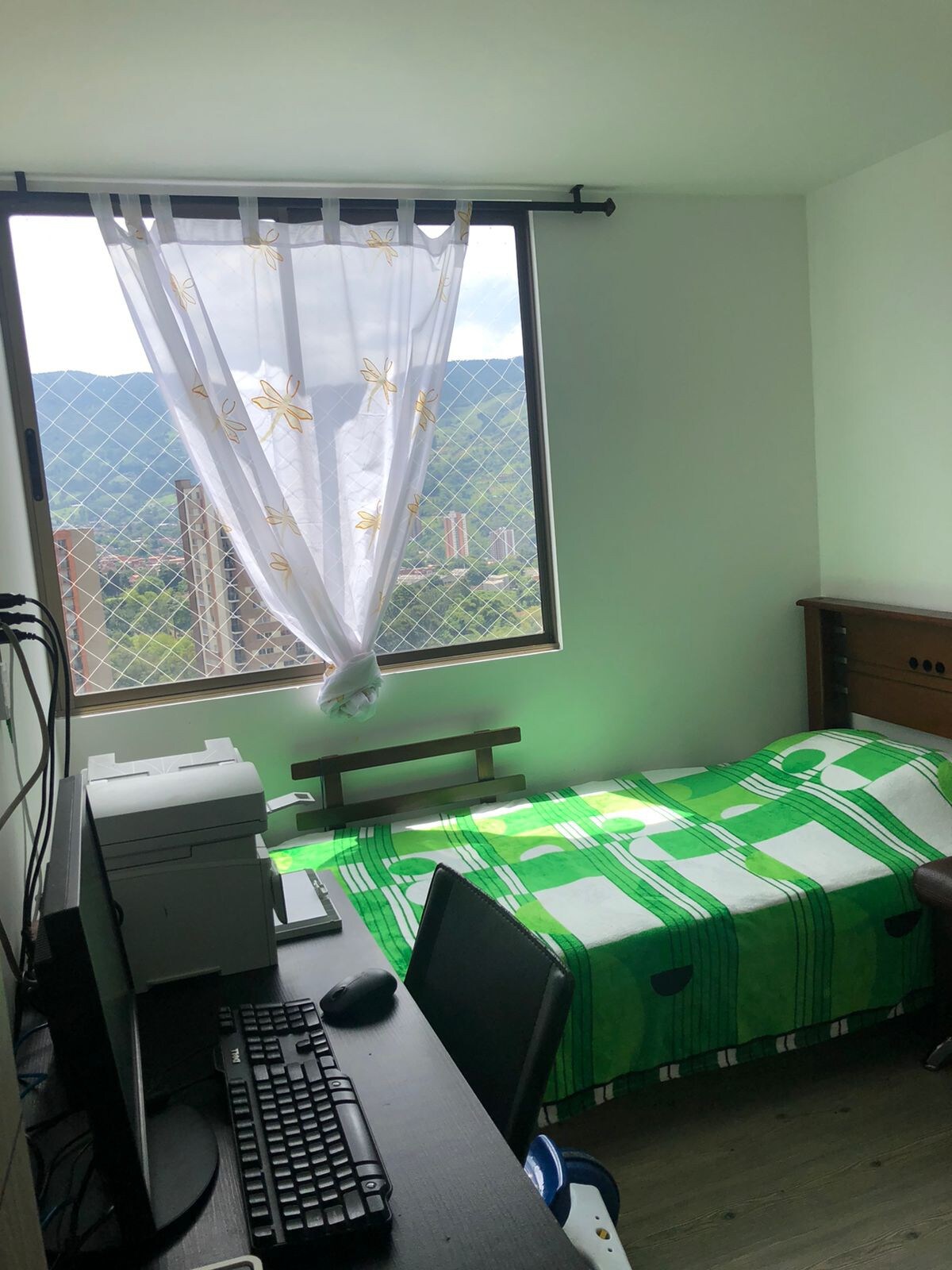 Sunny 3 bedroom in La Estrella with highspeed wifi