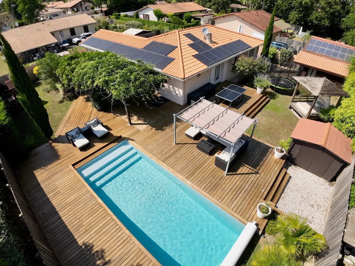 Villa familiale+piscine 9adultes & 1 lit parapluie