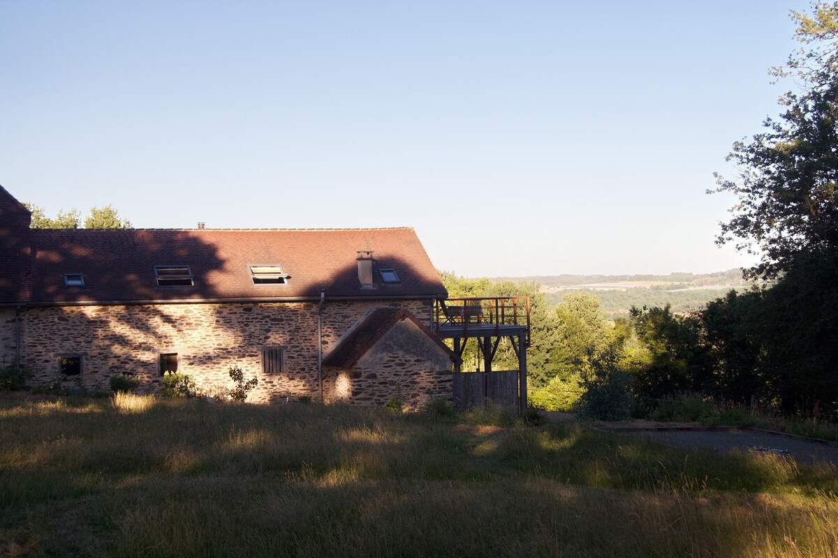 Lovely studio apartment on flower farm in France