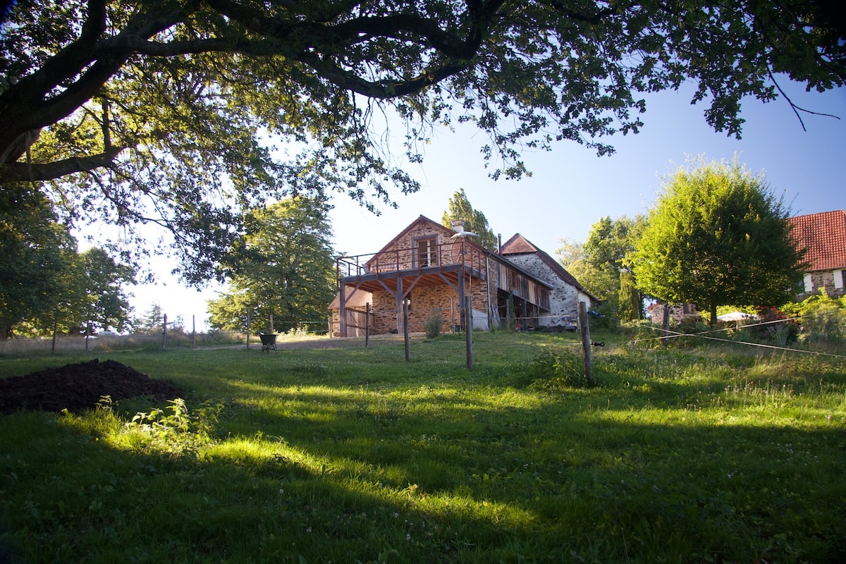 Lovely studio apartment on flower farm in France