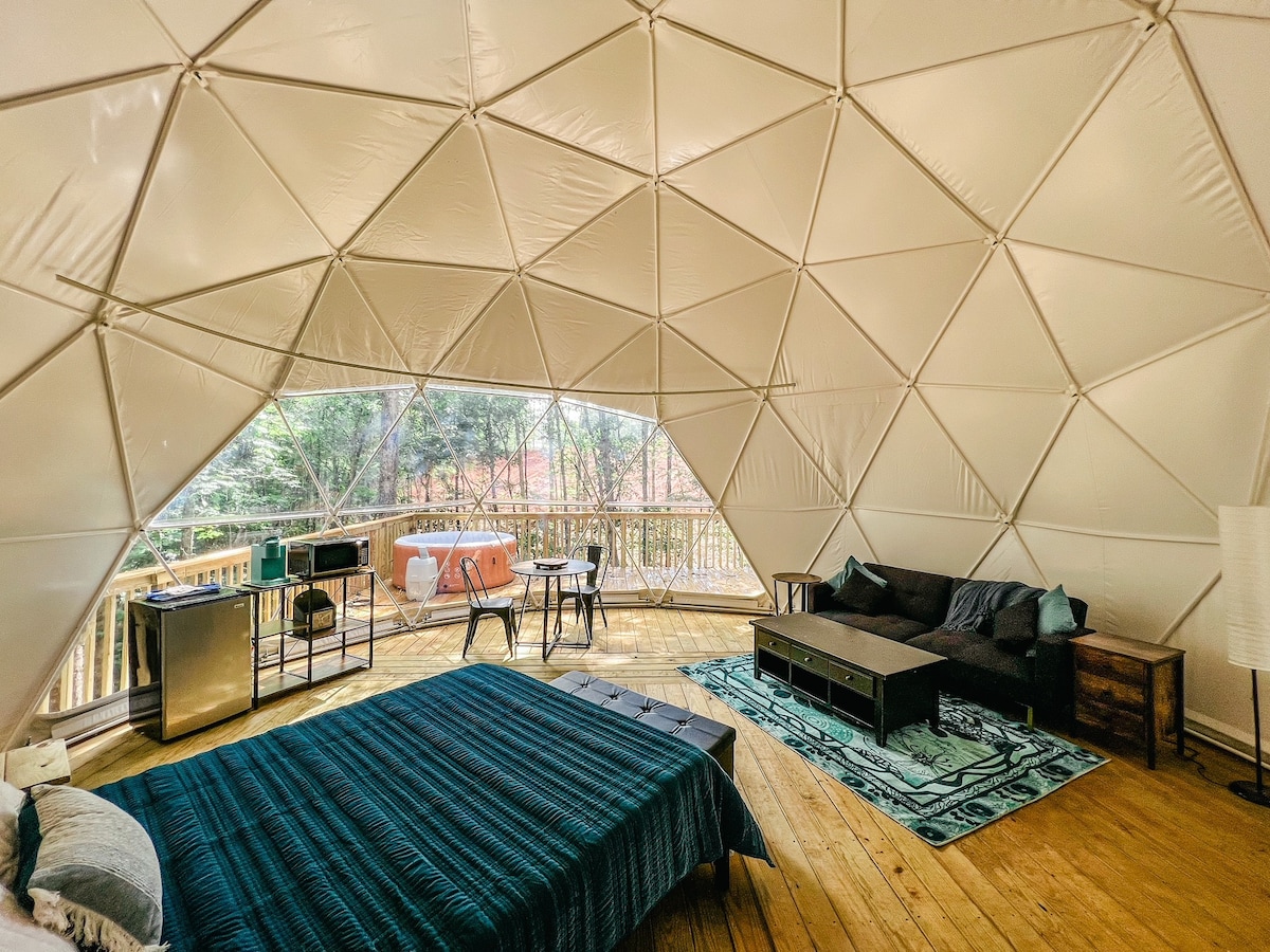 Glamping dome in the woods