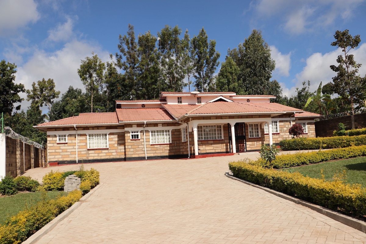 The Meru Manor is lovely 6 bedroom home in Meru.