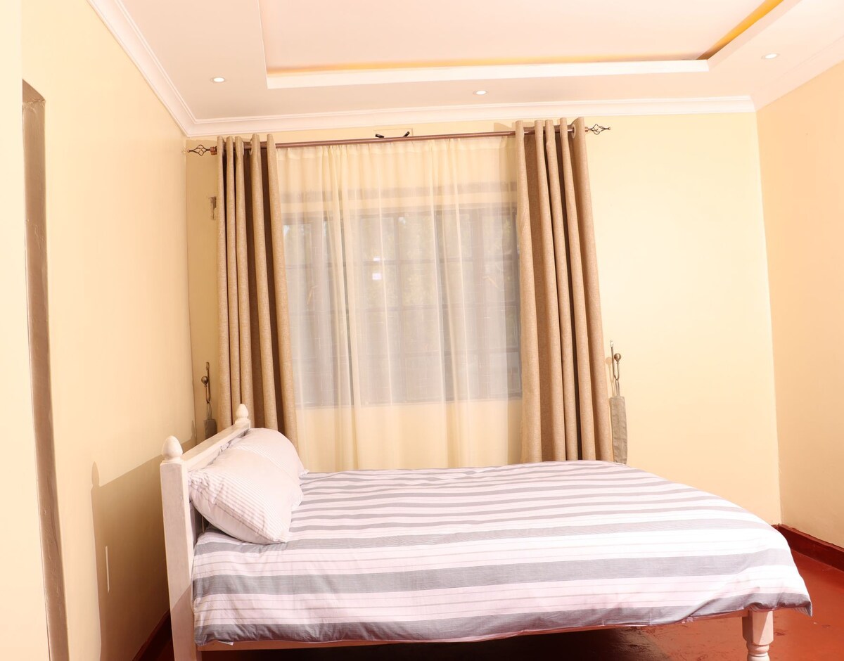 The Meru Manor is lovely 6 bedroom home in Meru.