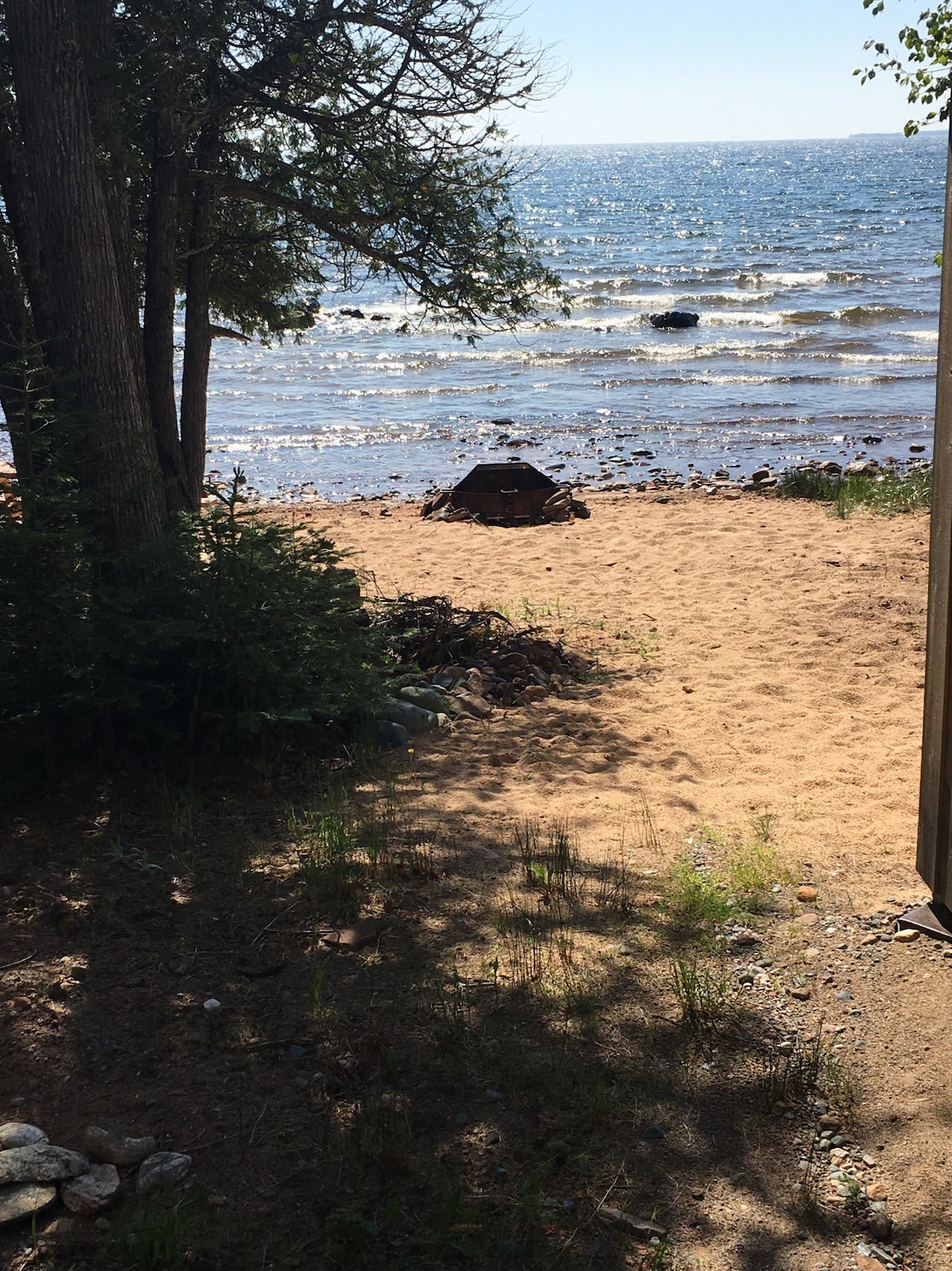 苏必利尔湖（ Lake Superior ）上的纯粹天堂