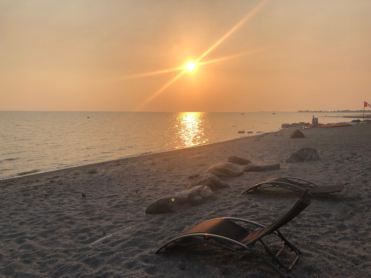 lakefront cabin in sugarpoint Lundar beach