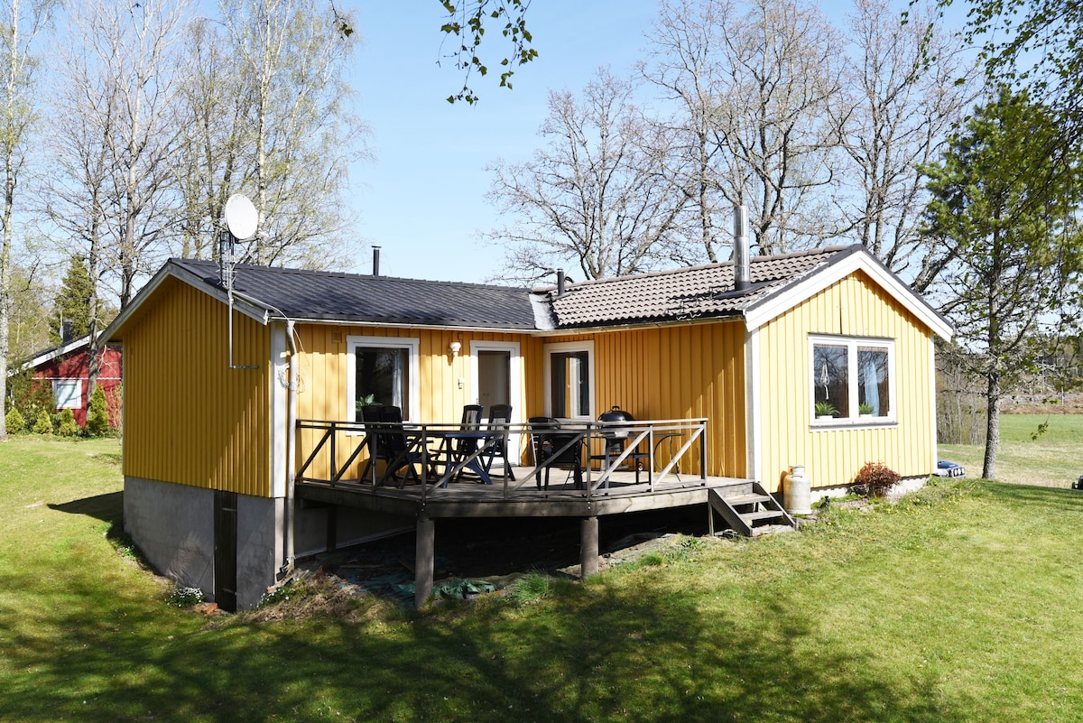 Nice cottage with a view of Teåkerssjön