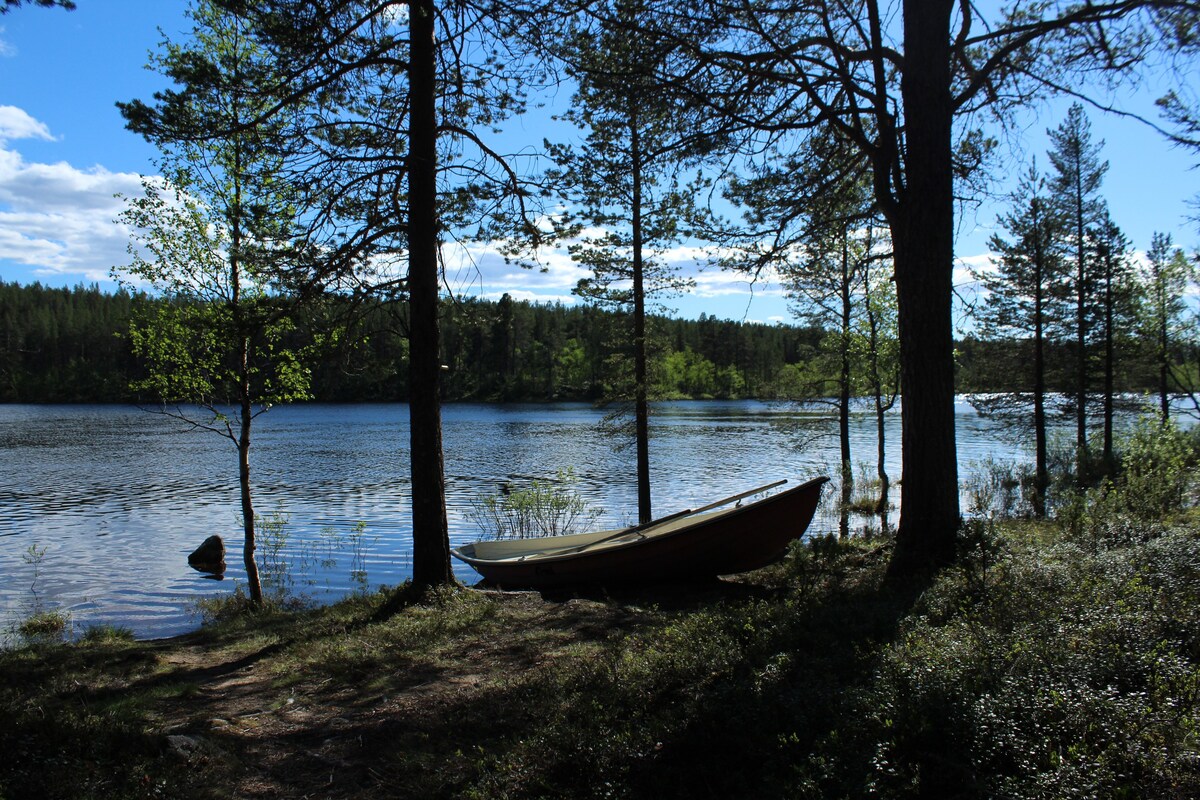 Unique and private log cabin in Hetta, Lapland.