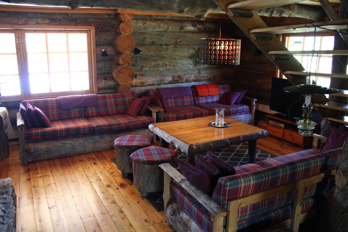 Unique and private log cabin in Hetta, Lapland.