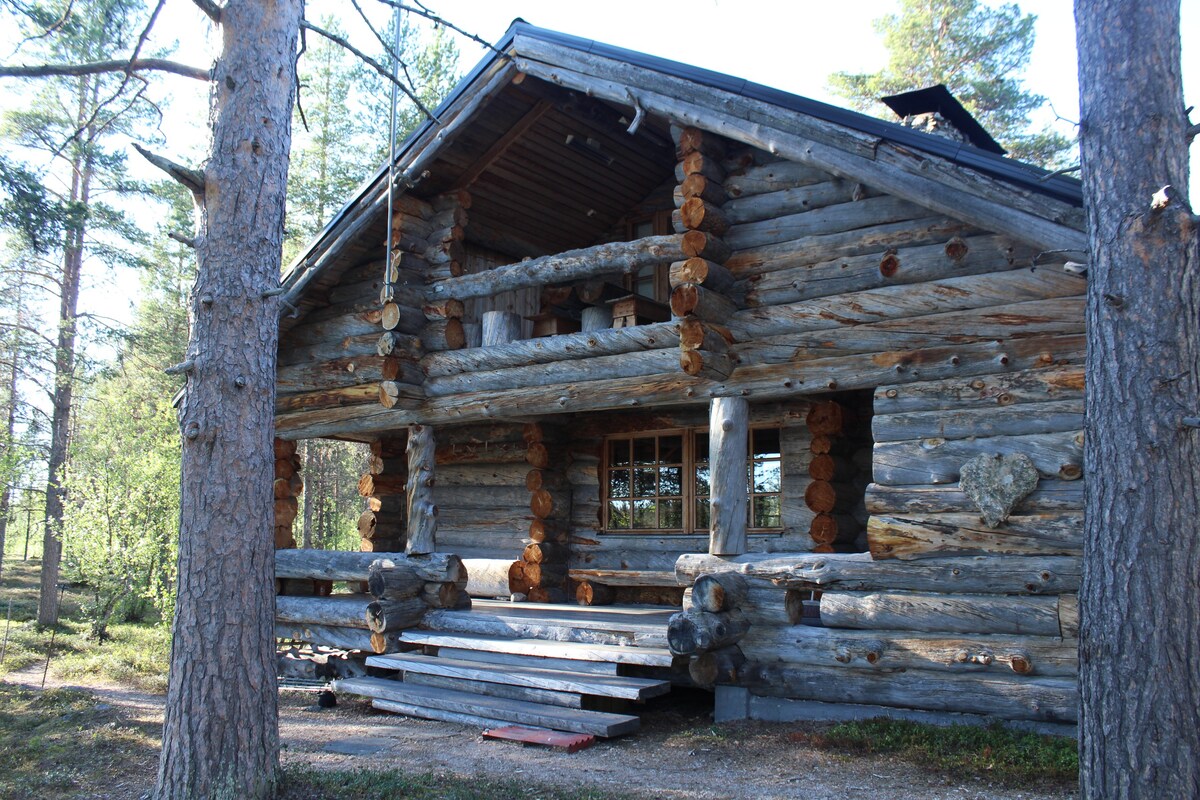 Unique and private log cabin in Hetta, Lapland.