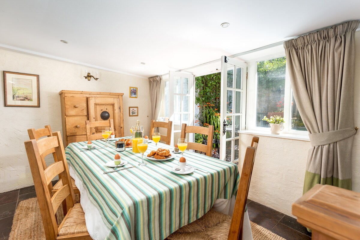 Historical holiday home in quaint Dunster village