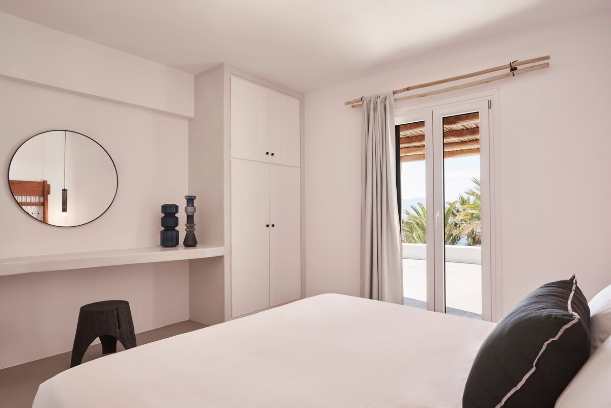 9 Bedroom Sea View Villas w private pools in Naxos
