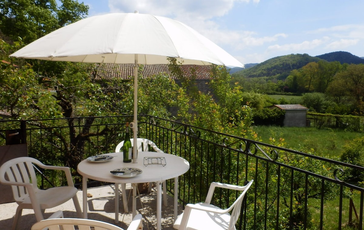 maison de village avec jardin en bord de rivière