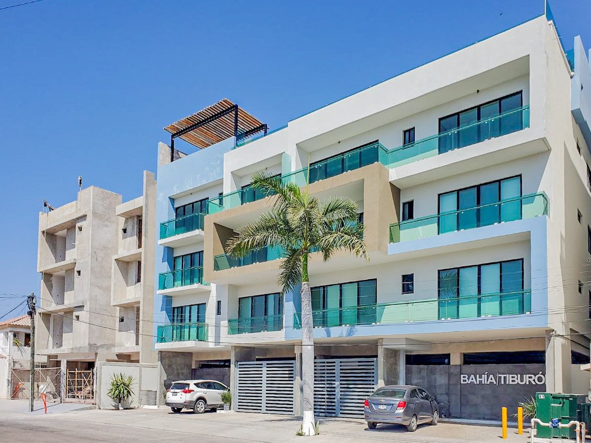 Lujoso Condominio Tiburon a 3 Cuadras de la Playa