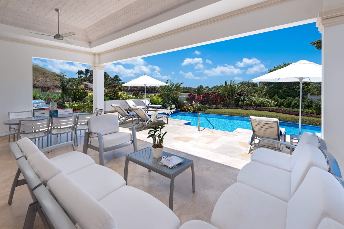 Luxury 4-Bedroom Villa with Pool