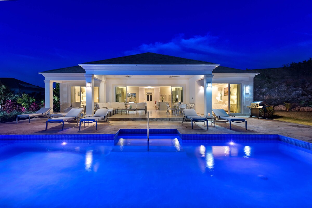 Luxury 4-Bedroom Villa with Pool