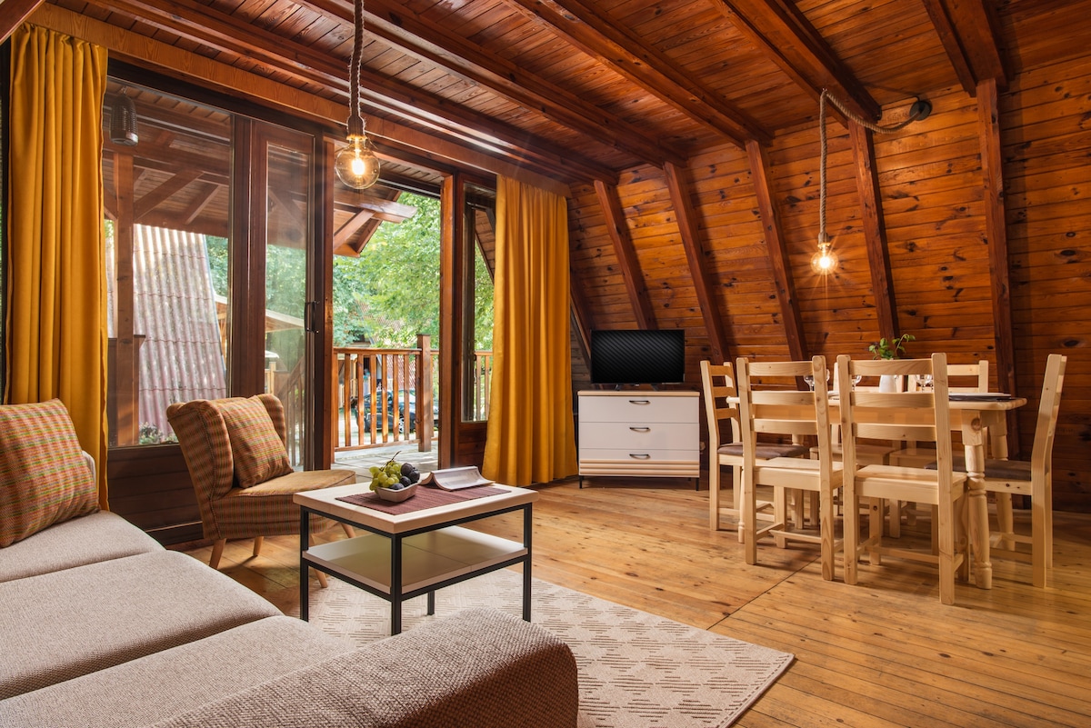 Cheerful 2-bedroom chalet with patio