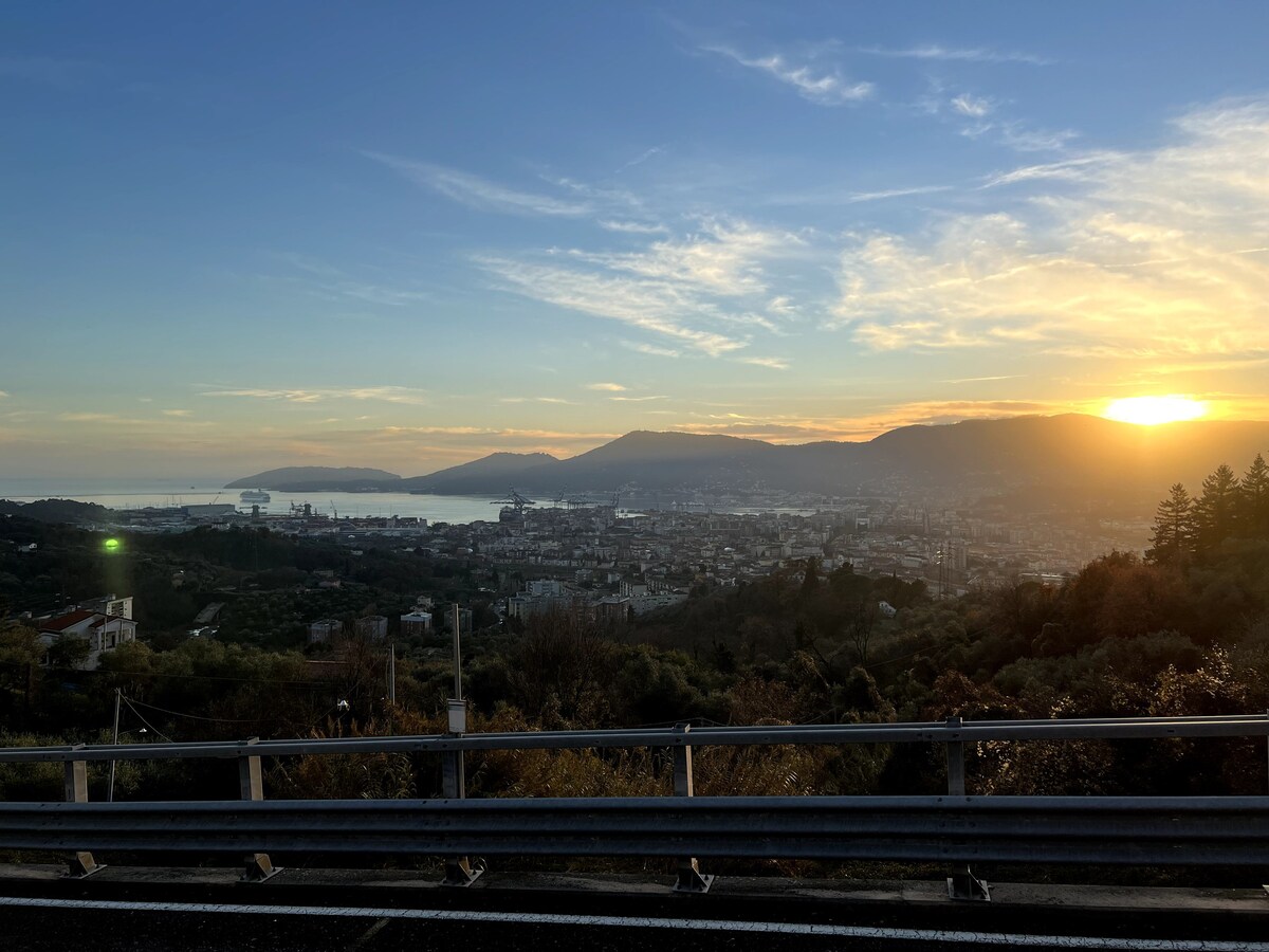 五渔湾（ Gulf of Poets Room ） ，五渔村（ Cinque Terre ）