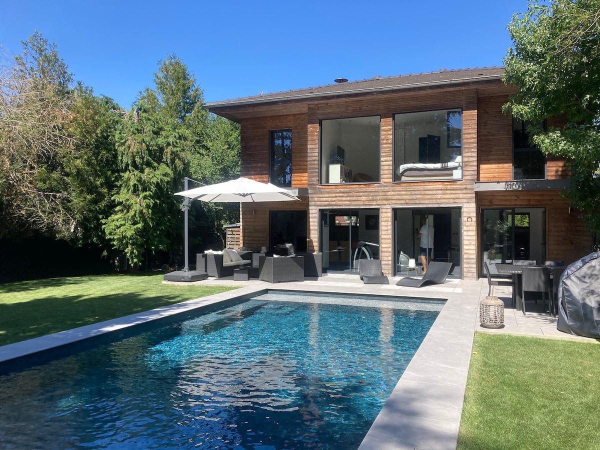 Villa d'architecte avec piscine a 50 km de Paris