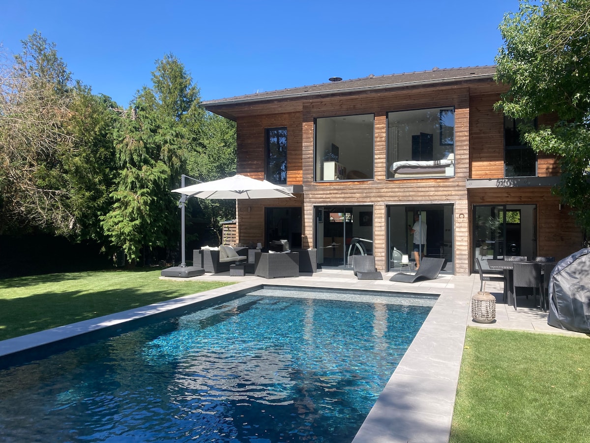 Villa d'architecte avec piscine a 50 km de Paris