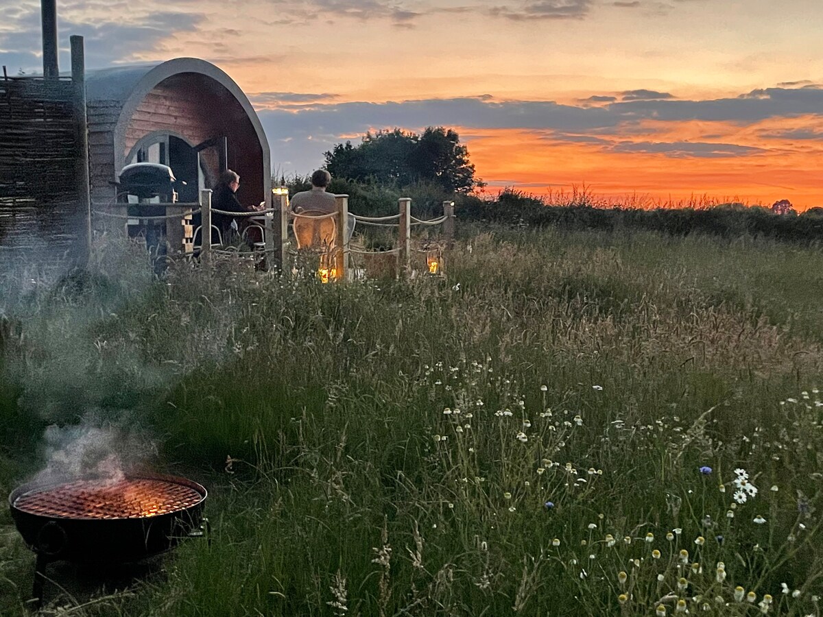 The Cornflower: A luxurious off grid cabin