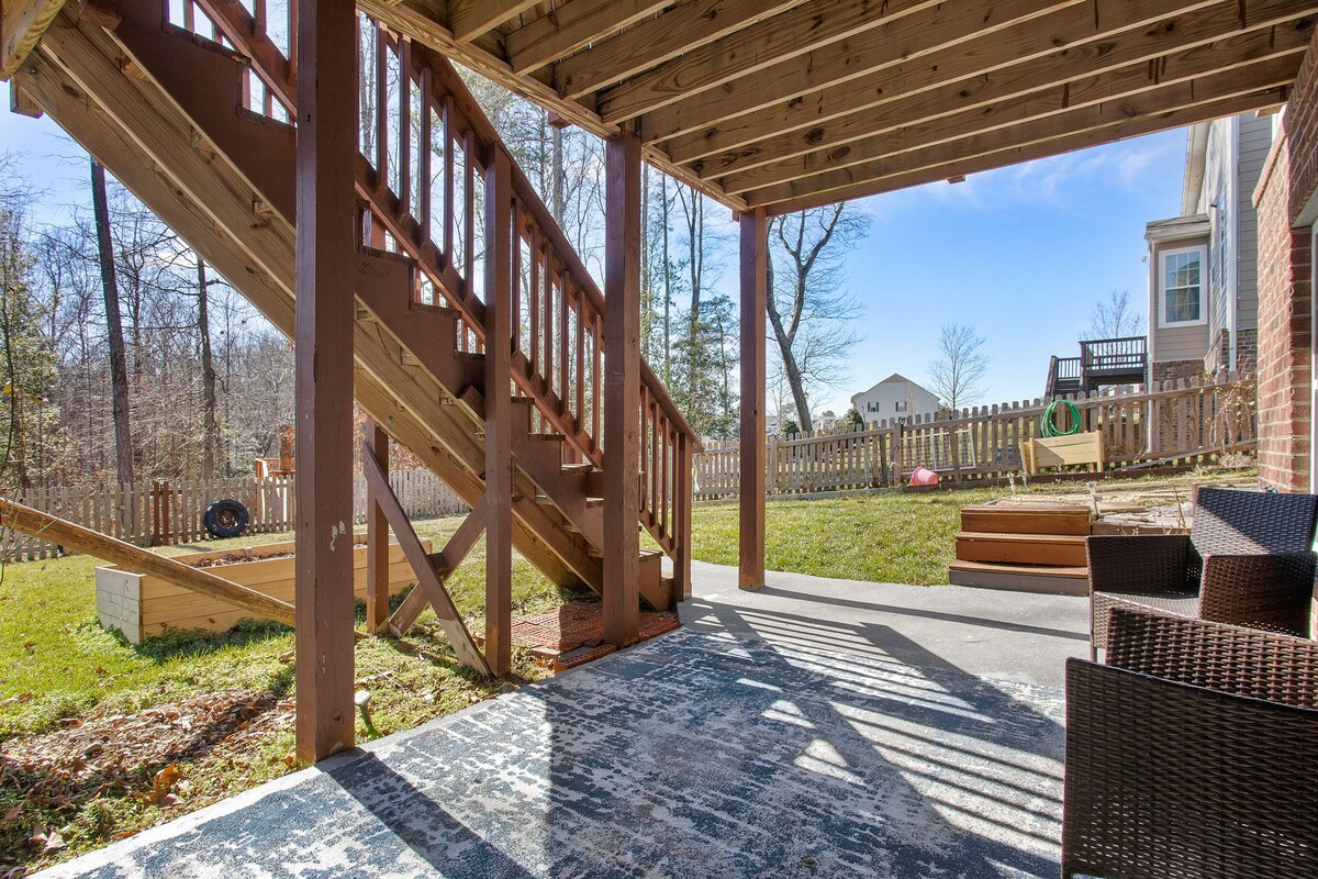 Tranquil Retreat: Woodland Views & Peaceful Vibes!