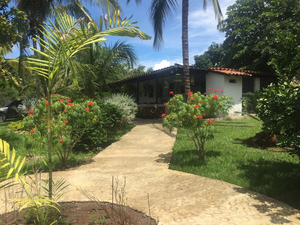 Finca de recreo con mucho ambiente, piscina-relax