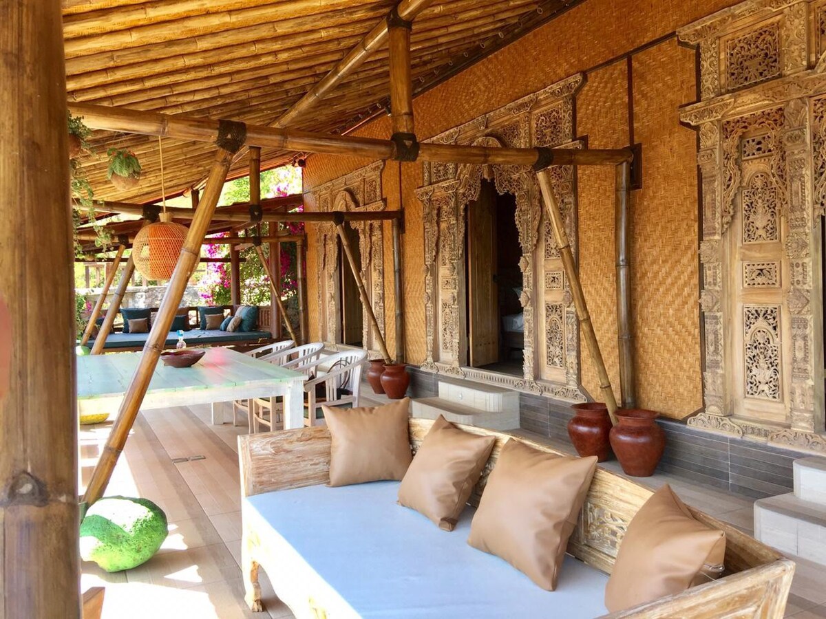 竹子别墅（ Villa Bamboo ） ，可俯瞰巴厘岛海的壮丽景色
