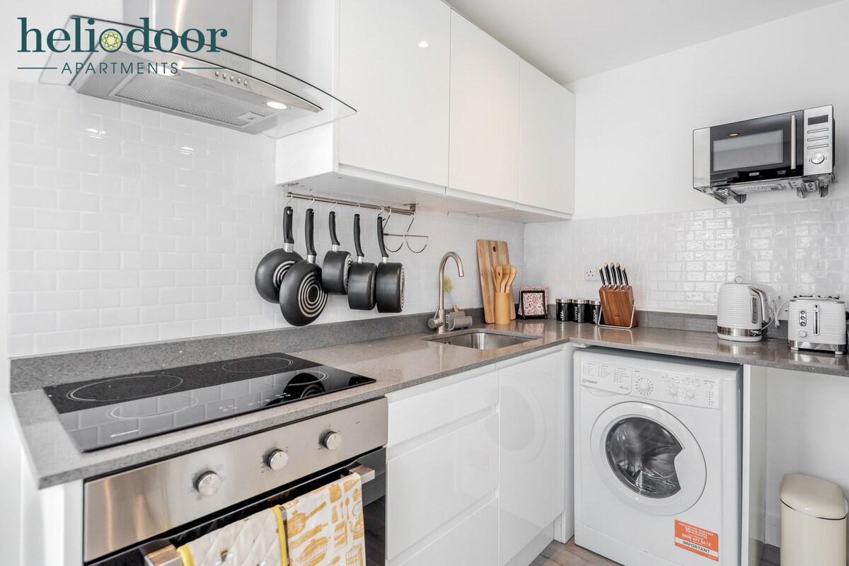 Heliodoor Apartments Milton Keynes 2-BR Flat