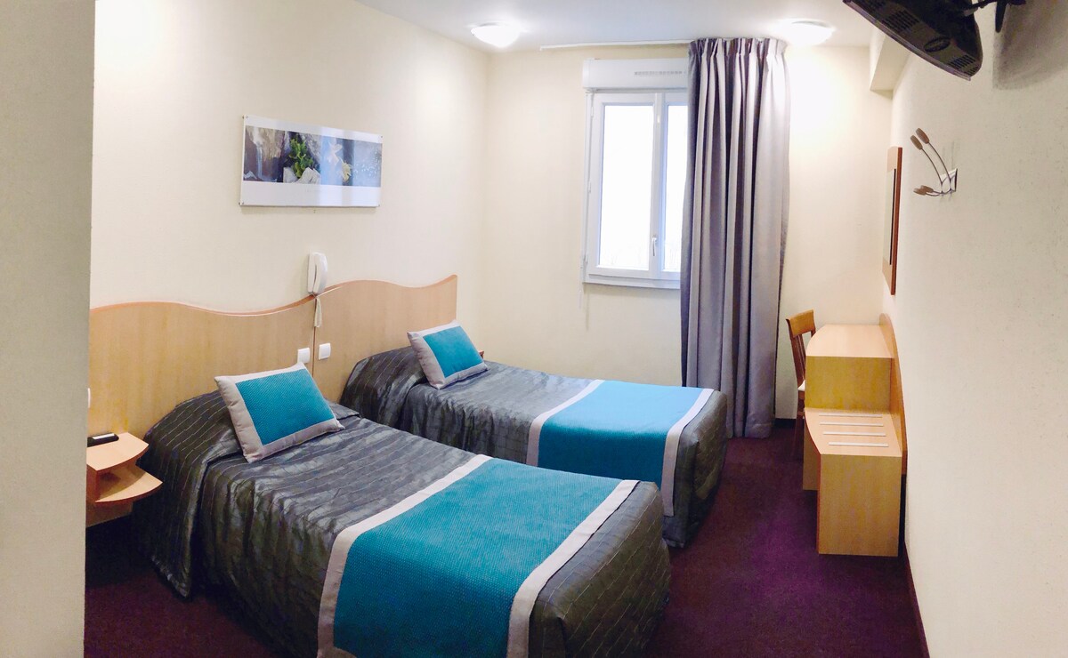 Lourdes: agréables chambres à deux lits d'hôtel