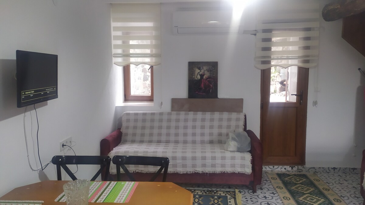 Cunda Adası'nda Aylık-Sezonluk Kiralık Rum Evi