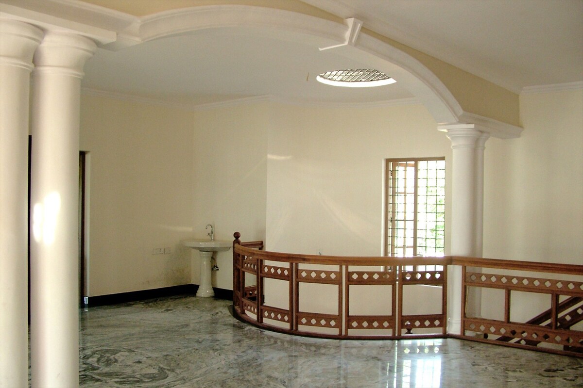 Beautiful, spacious, well located home in Aluva.