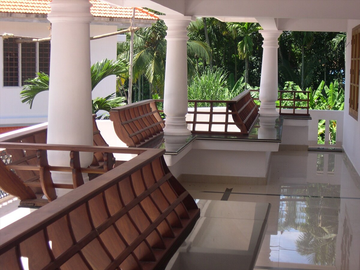 Beautiful, spacious, well located home in Aluva.