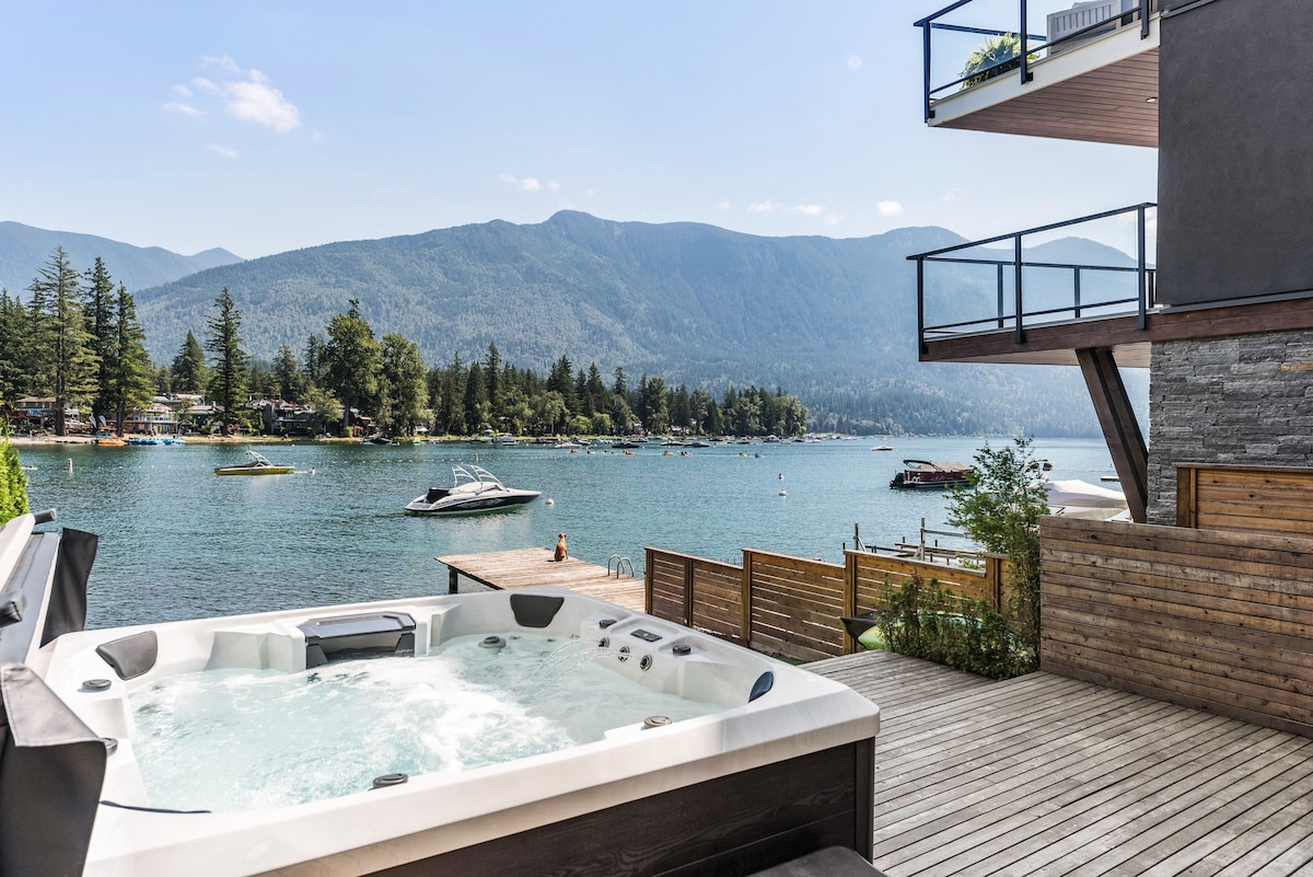 Waterfront Home on Cultus Lake w/ Dock & Hottub