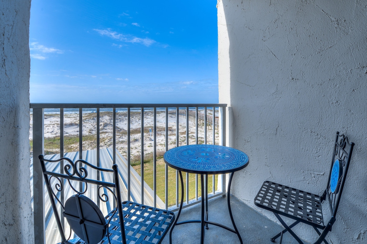 Gulf Front  Condo
4 Guests 2 Bed/1Bath/ Full Kit